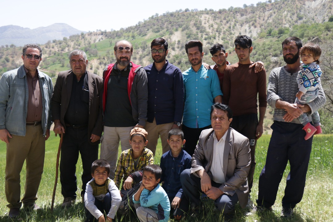 یاسرخسرو در کنار اهالی چین