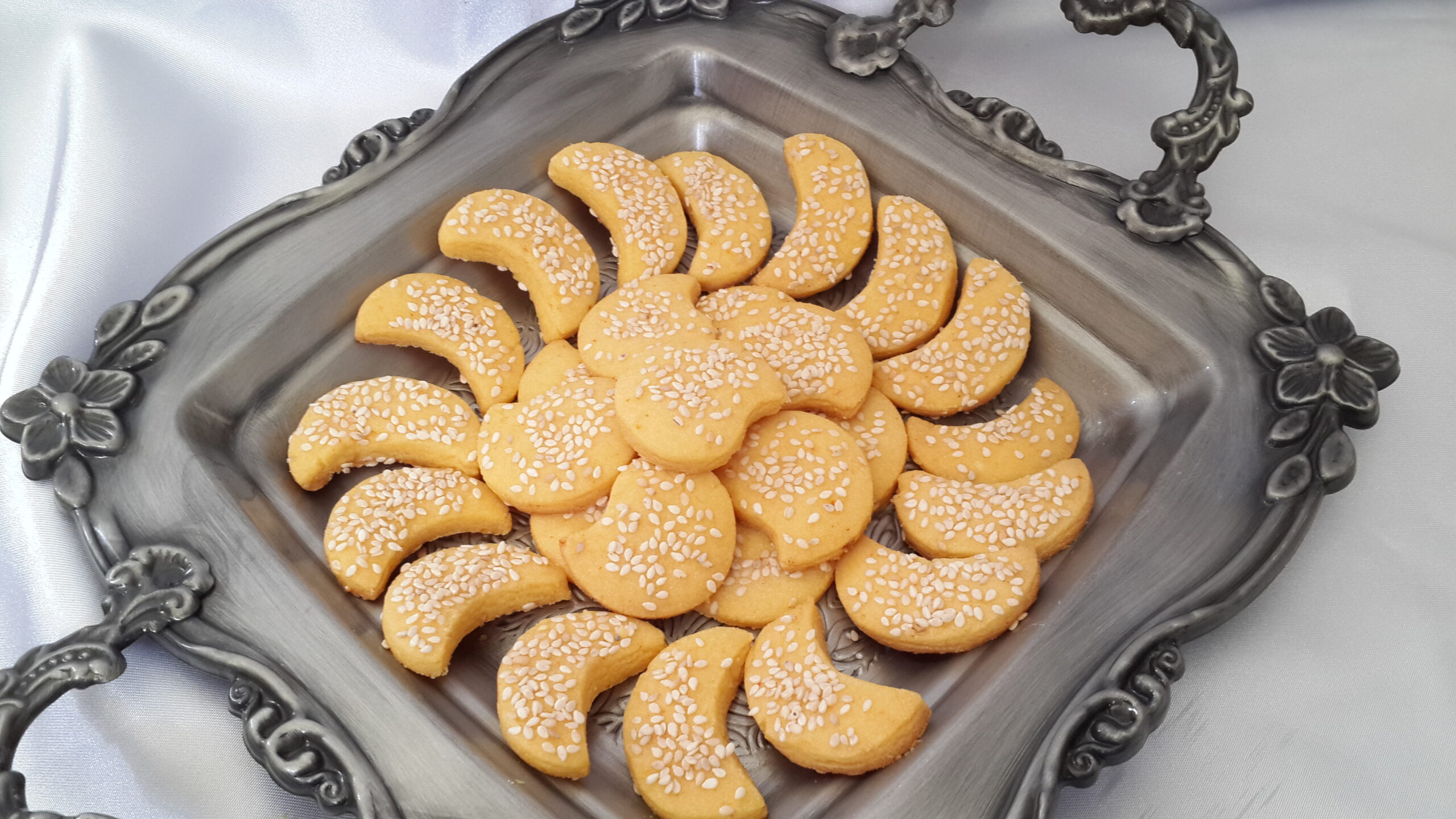 طرز تهیه شیرینی کوکی زعفرانی خانگی عید نوروز