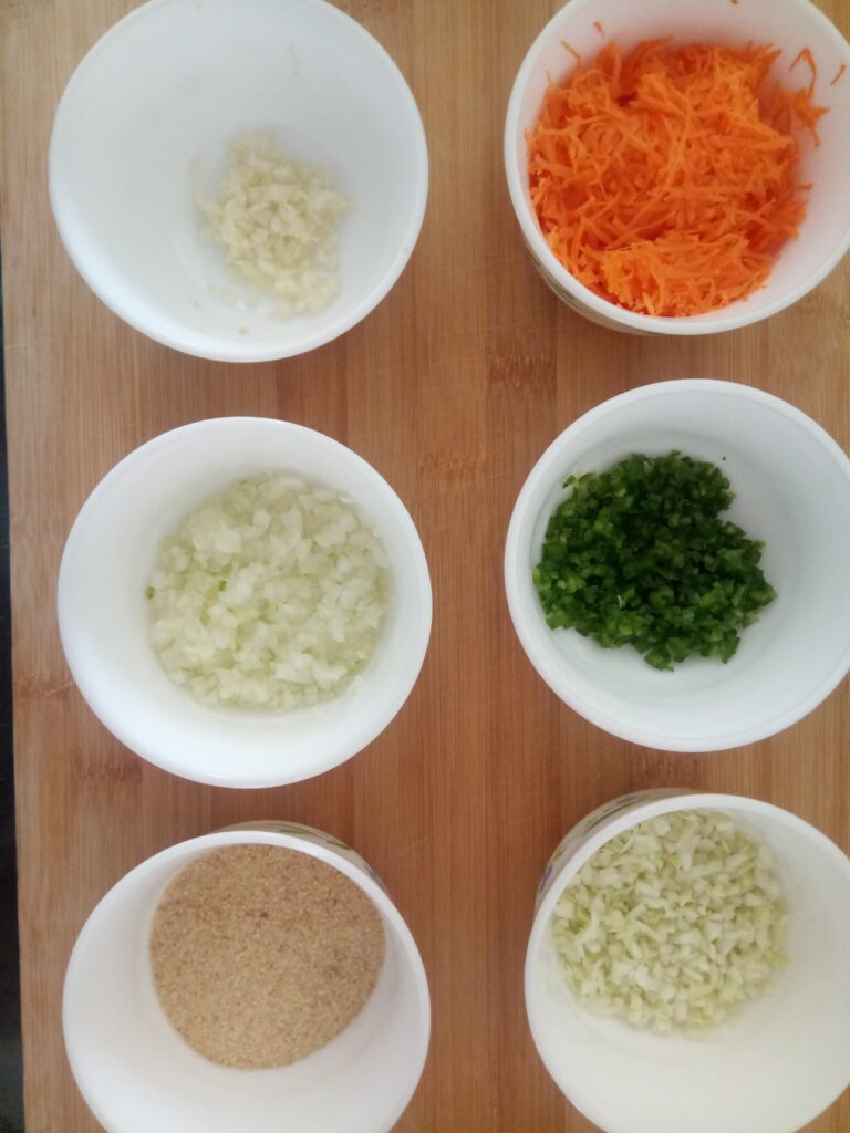 برگ کلم، فلفل شیرین، پیاز و سیر-همبرگر خانگی-مجله باسلام