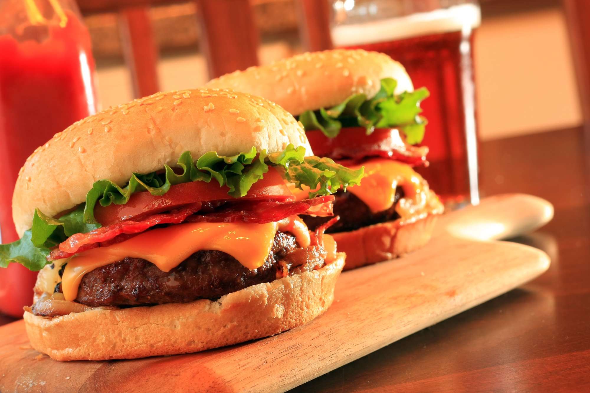 تبریک روز جهانی همبرگر با آموزش همبرگر خانگی در مجله باسلام