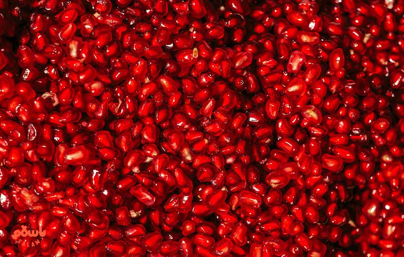 انارها را شسته و دانه کنید