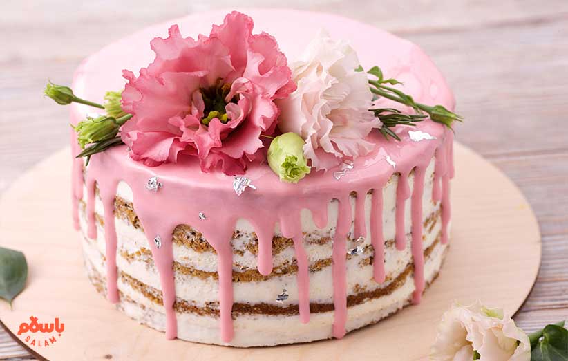 تزیین کیک روز مادر با گل طبیعی