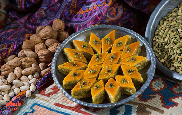 دستور پخت شیرینی لوز نارگیلی مخصوص عید نوروز