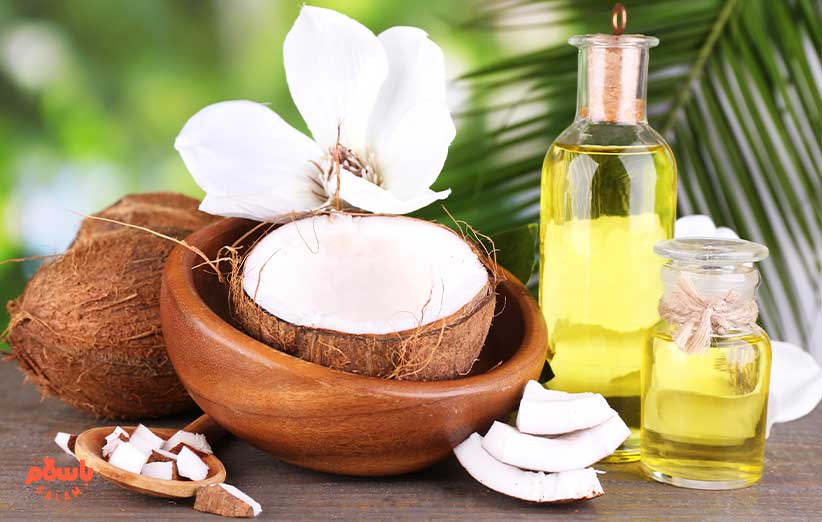 کف سر را با مقدار کمی روغن نارگیل ماساژ دهید