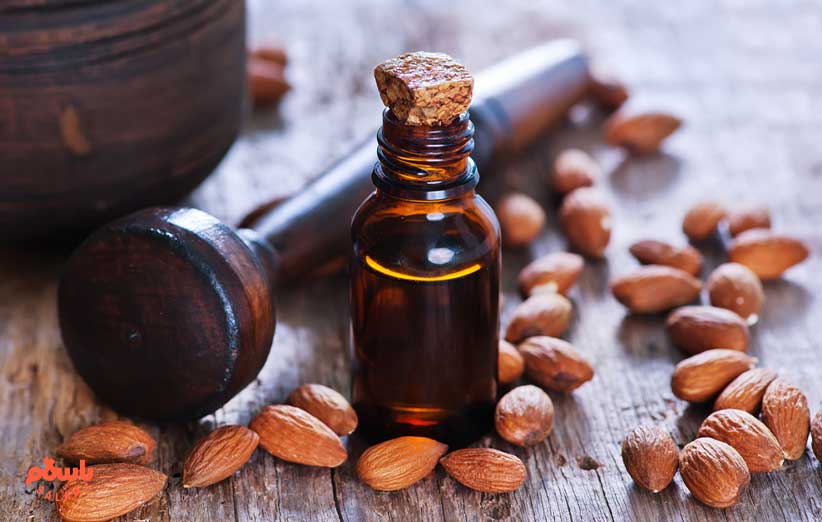 روغن بادام شیرین برای دور چشم