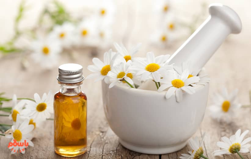 فواید، کاربردها و طرز استفاده روغن بابونه برای پوست و مو