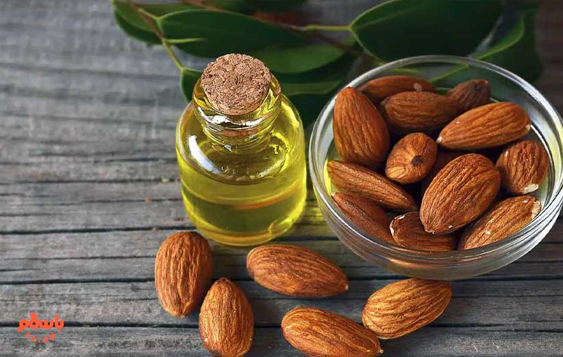 آبرسانی مو با روغن بادام تلخ