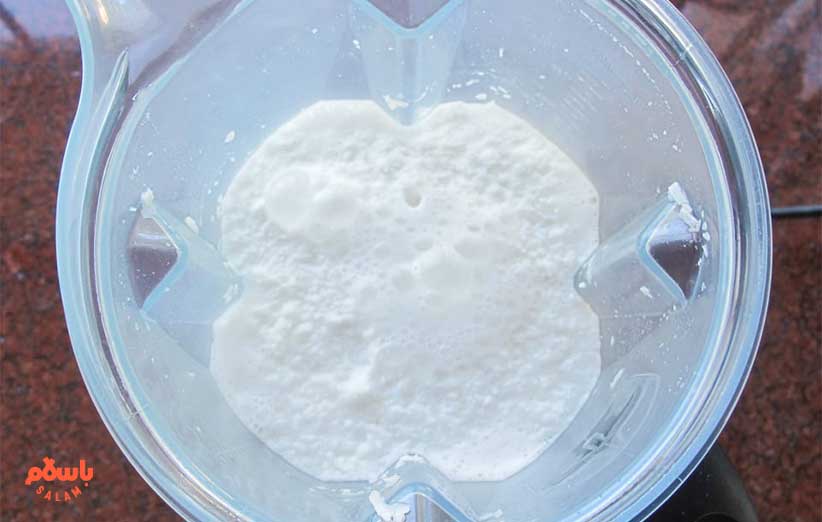 قطعات خرد شده را در خرد کن بریزید