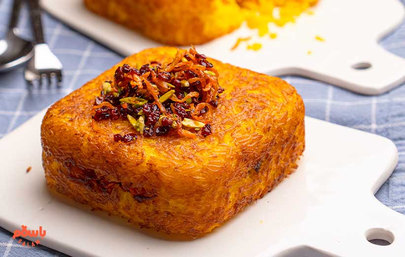 طرز تهیه ته دیگ برنج زعفرانی با ماست و تخم مرغ