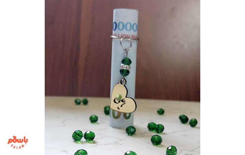 پاکت یا گیفت به همراه پول