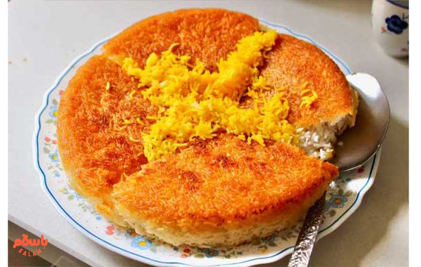 طرز تهیه ته دیگ زعفرانی با ماست و تخم مرغ