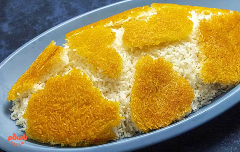 مراحل دستور پخت ته دیگ زعفرانی با ماست و تخم مرغ