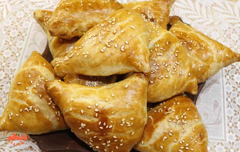 طرز تهیه کلوچه خرمایی با ماست یا شیر