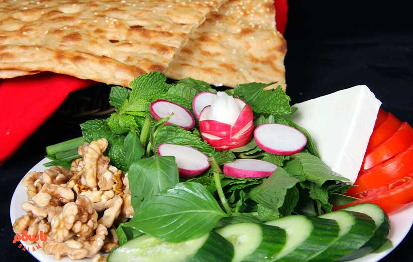 پنیر، گوجه، خیار