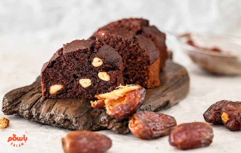 روش تهیه‌ی کیک خرما در قابلمه