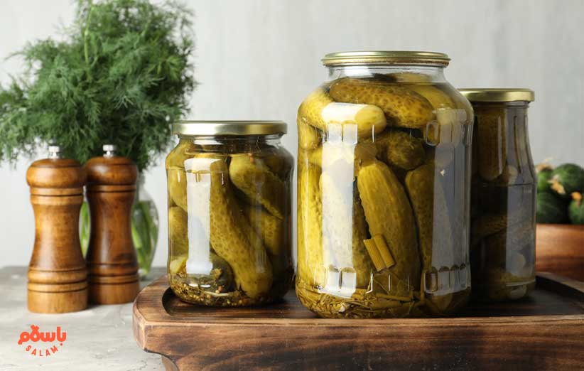 مراحل تهیه خیارشور خانگی بدون سرکه (نمکی)