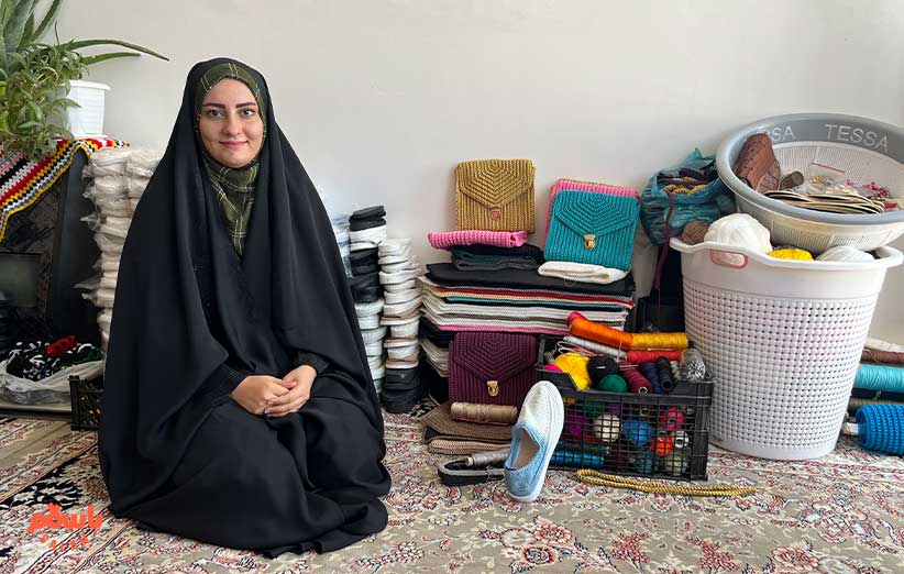 دختری که با میخ گیوه می‌بافت