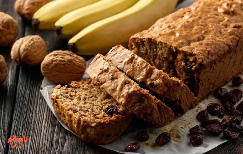 طرز تهیه کیک موز و گردو و کشمش