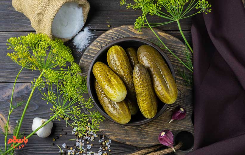 مراحل تهیه خیارشور خانگی با نخود خام
