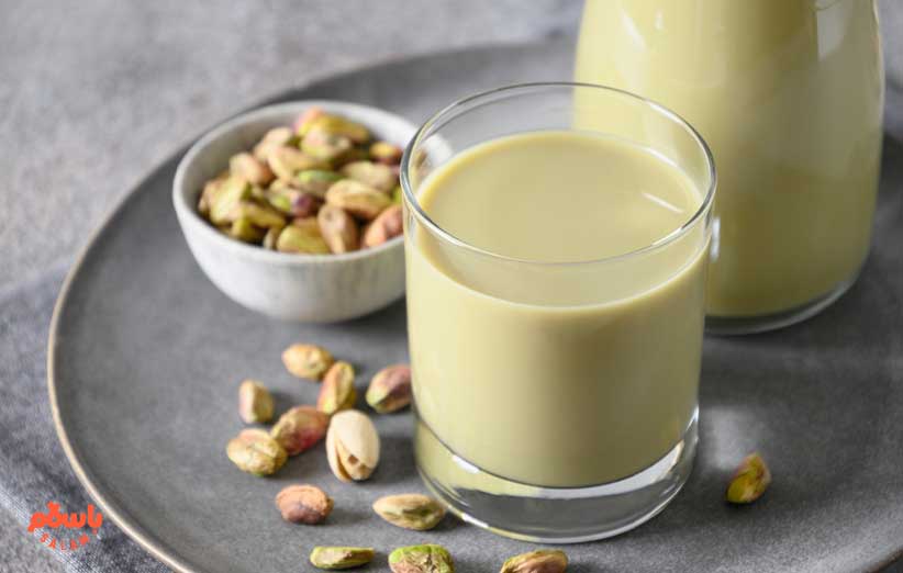مراحل تهیه شیر پسته موز