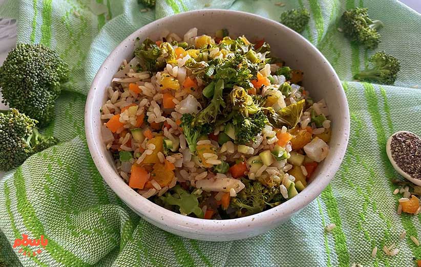 طرز تهیه برنج قهوه ای با سبزیجات
