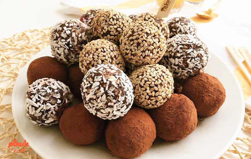 طرز تهیه ترافل خرما و شکلات و خامه