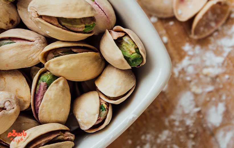 طرز بو دادن پسته خام با نمک (پسته شور)