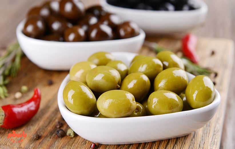 مراحل تهیه زیتون شور بدون هسته