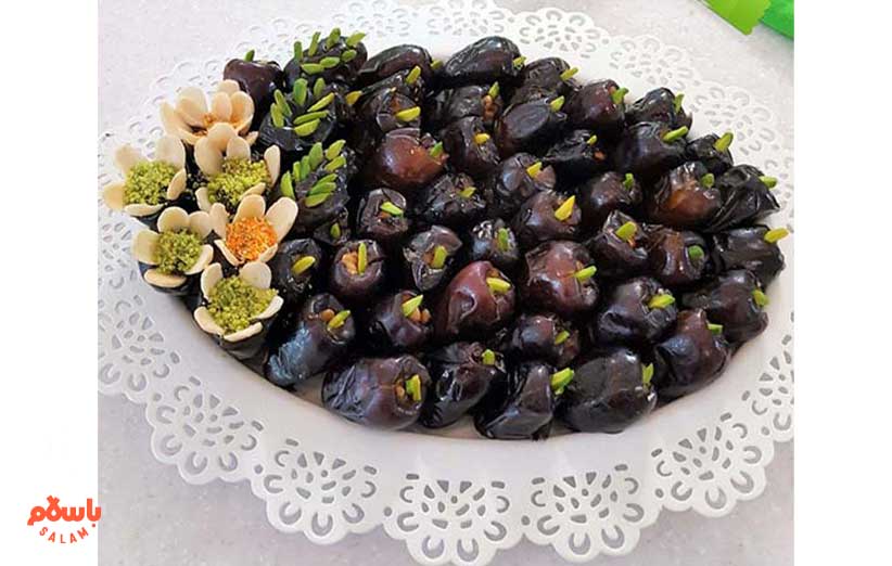 تزیین خرما و سینی خرما با پودر پسته و خلال پسته