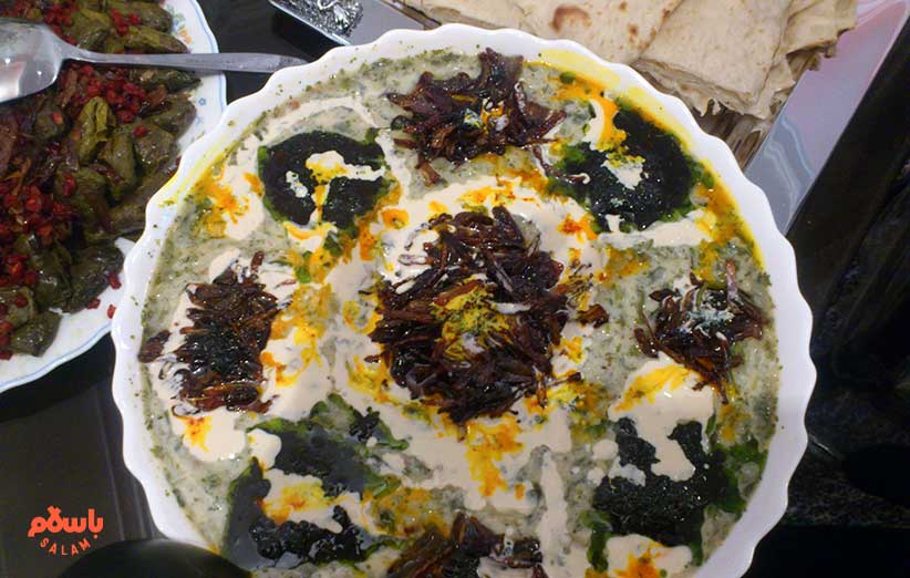 مراحل تهیه آش کشک و بادمجان
