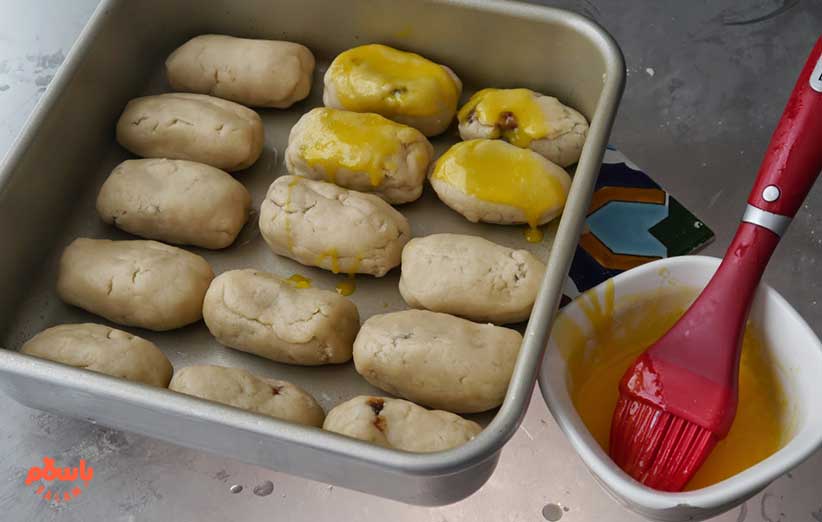 مراحل تهیه نان خرمایی کرمانشاهی