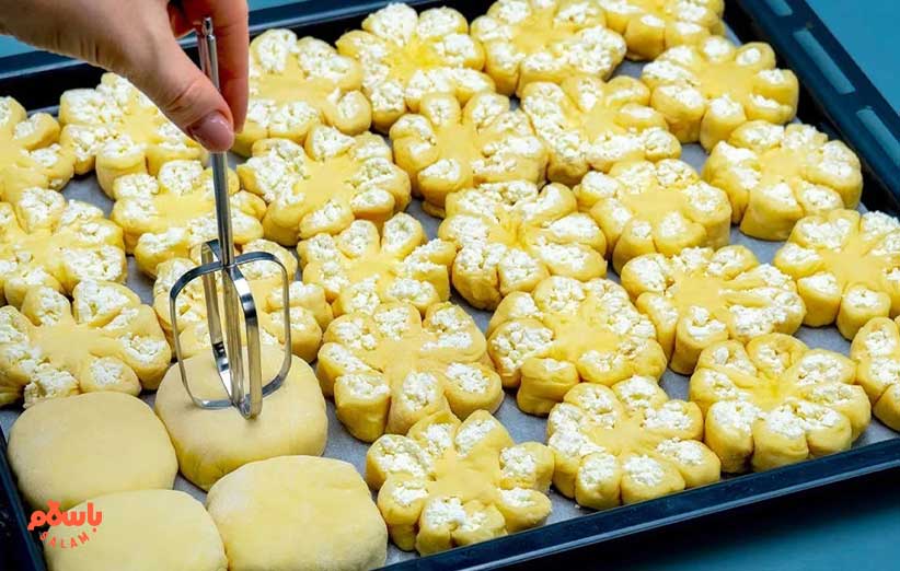 مراحل تهیه نان خرمایی گرگان