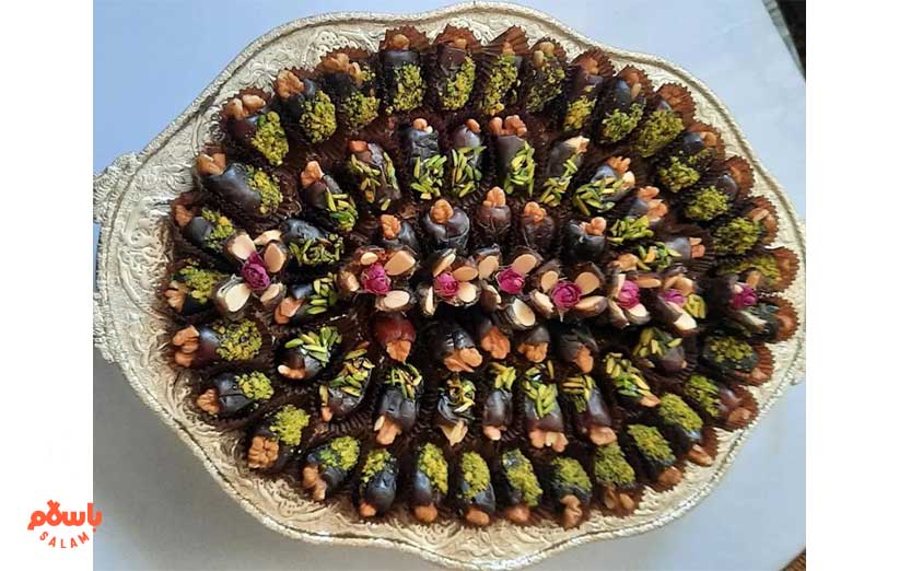 تزیین خرما و سینی خرما با پودر پسته و خلال پسته