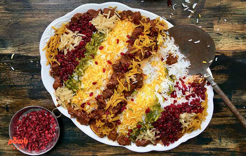 مراحل تهیه پسته پلو با گوشت