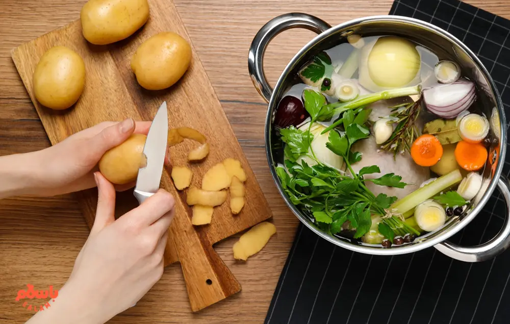 مراحل تهیه سوپ سبزیجات بدون مرغ