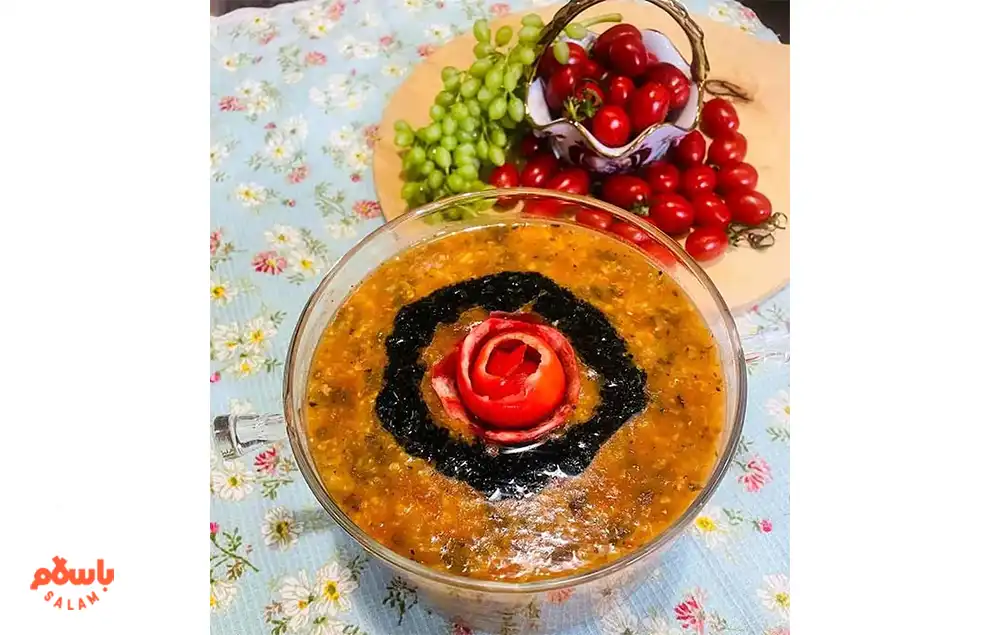 تزیین و سرو آش گوجه فرنگی