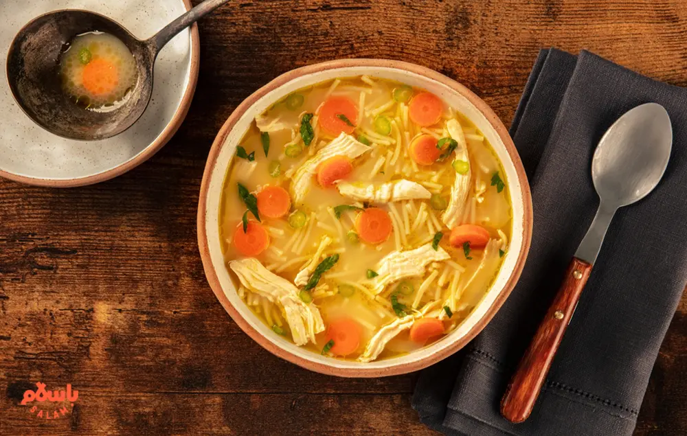 مراحل تهیه سوپ مرغ ساده