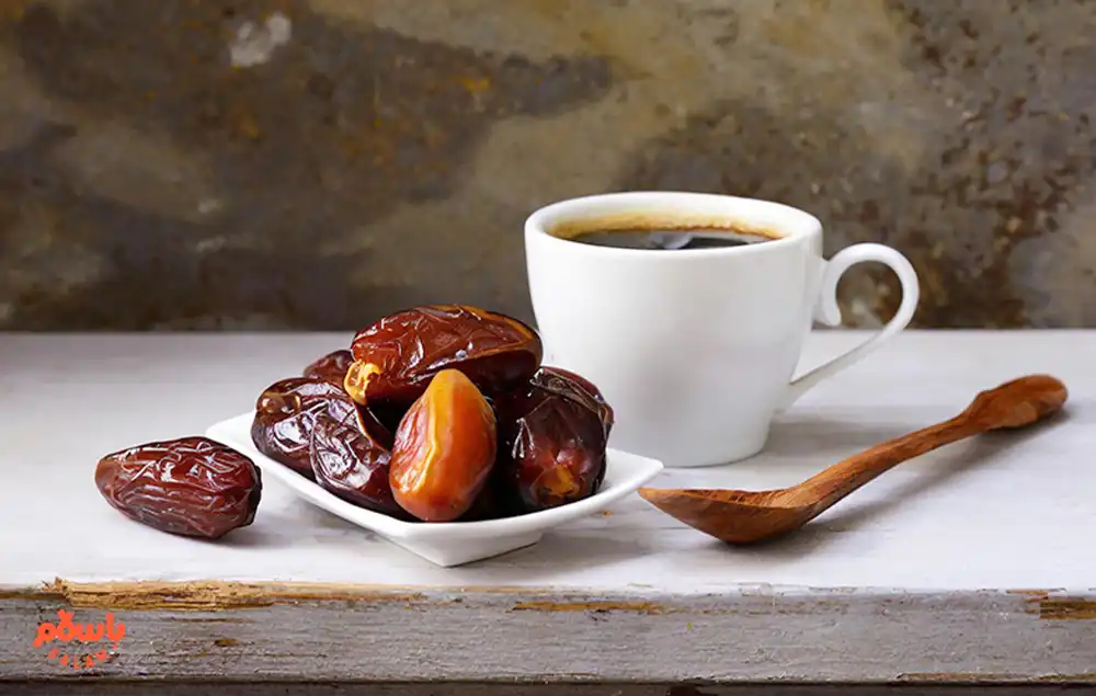 زمان مصرف دمنوش و قهوه‌ی هسته خرما برای لاغری