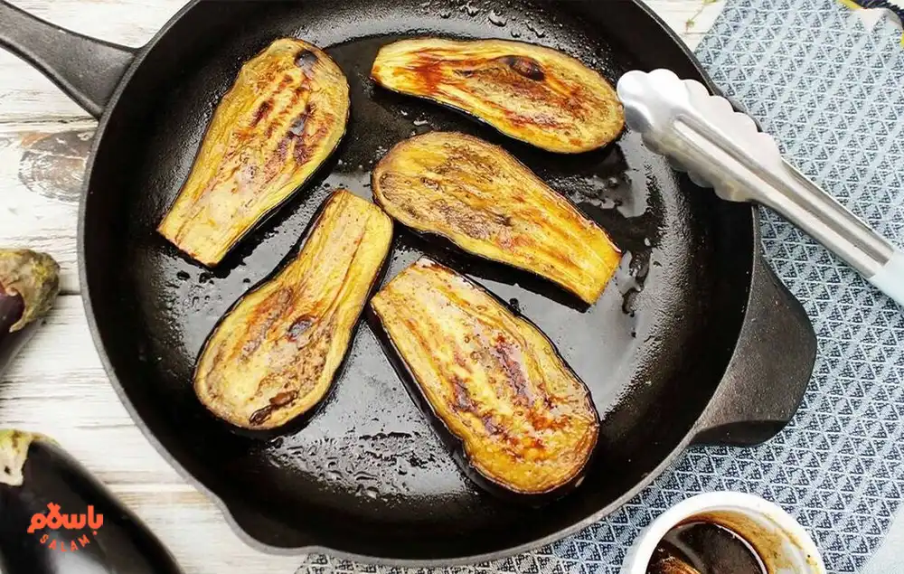 مراحل تهیه آش بادمجان ساده