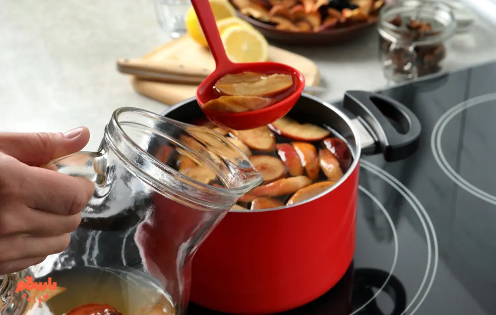 مراحل تهیه کمپوت سیب در شیشه