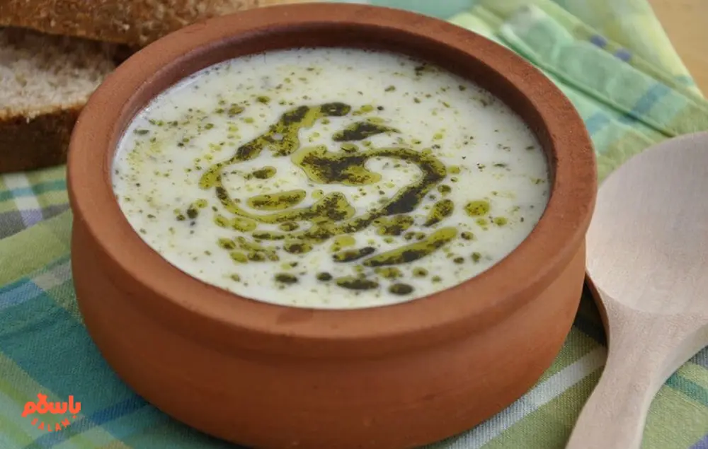 تزئین و سرو سوپ ماست