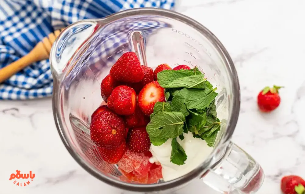 اسموتی هندوانه و توت فرنگی