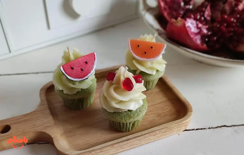 کاپ کیک یلدایی با خامه