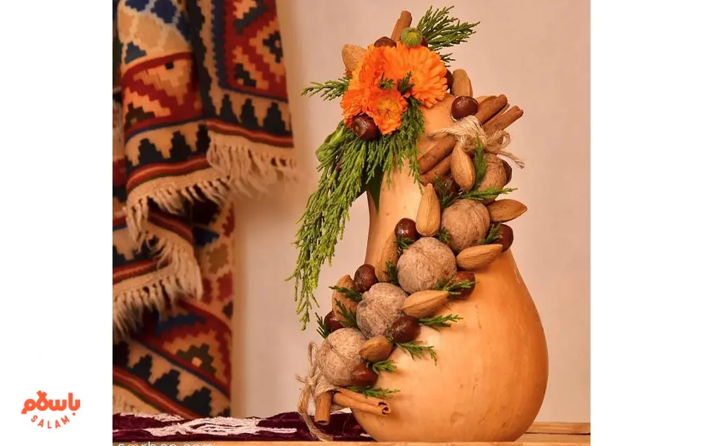 تزیین کدو حلوایی شب یلدا با گل	