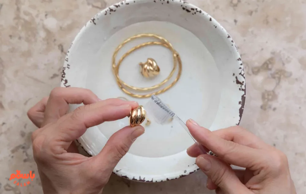 تمیز کردن و جرم گیری طلا و جواهرات در منزل