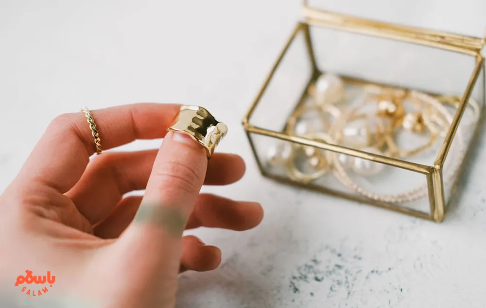 دلایل و درمان سیاه و سبز شدن پوست با طلا