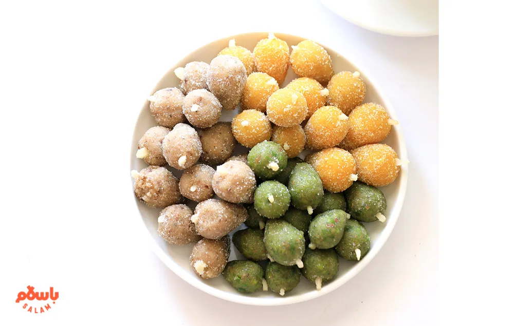 طرز تهیه شیرینی توت به شکل میوه	