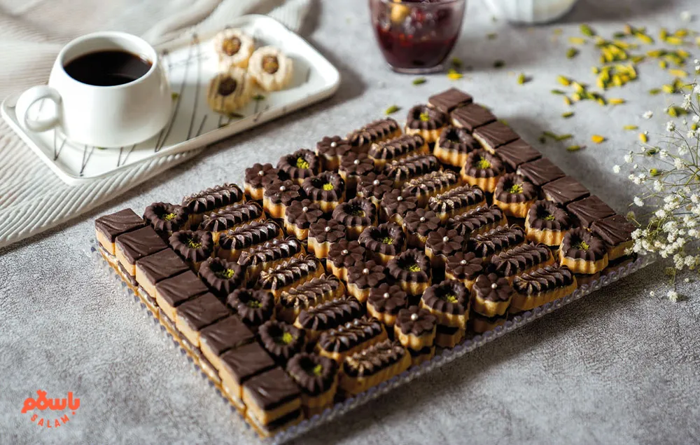 شیرینی برشتوک با آرد گندم و نخودچی ساده و شکلاتی