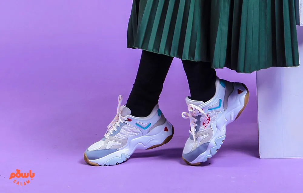 چرا ست لباس مجلسی با کفش اسپرت محبوب است؟