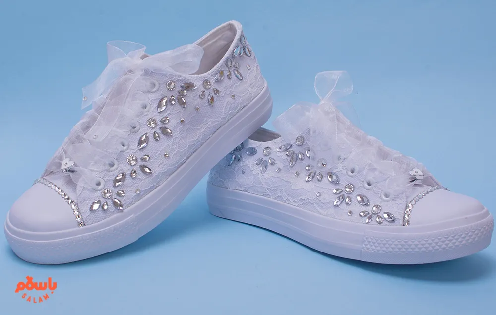 ست لباس مجلسی با کفش اسپرت
